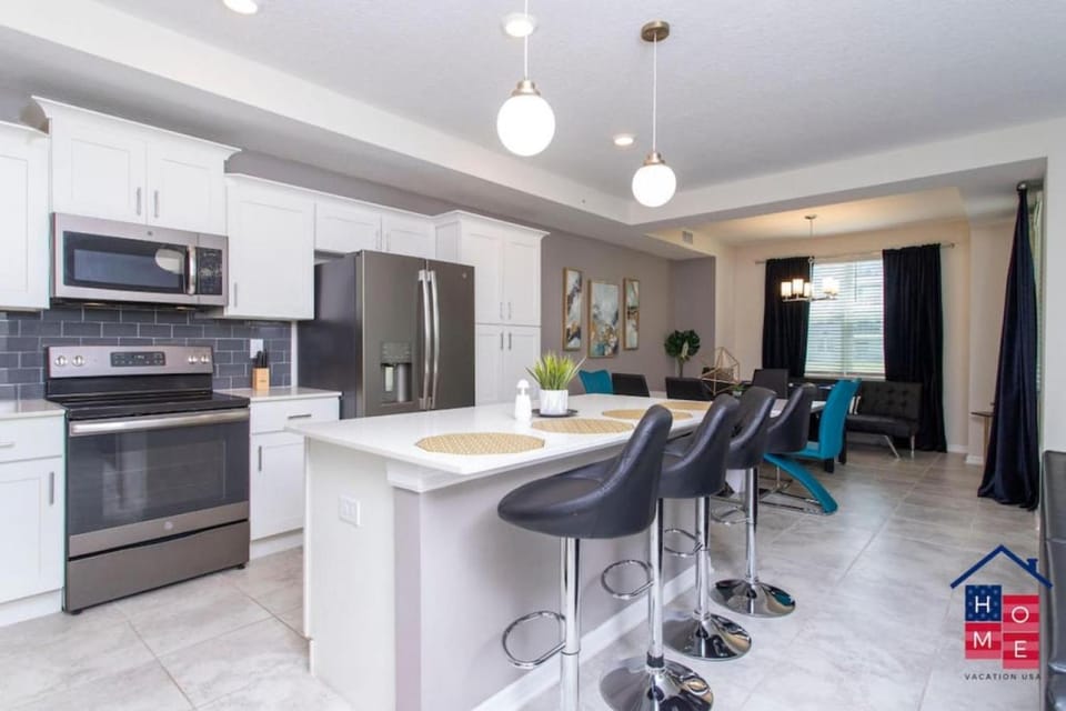 Vibrant Family Condo -10 Min From Disney House in Kissimmee