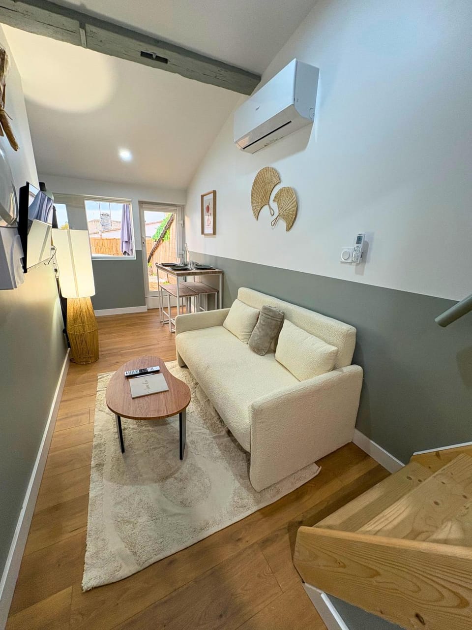 TV and multimedia, Living room, air conditioner