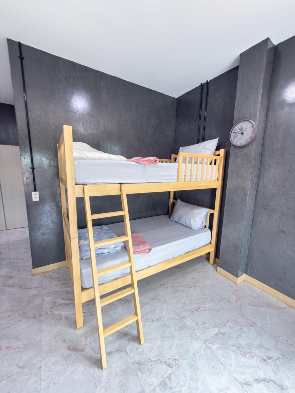 Bed, Photo of the whole room, Bedroom, bunk bed