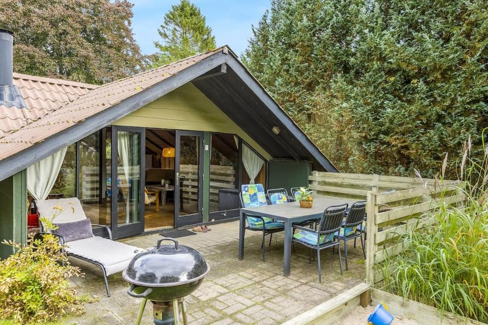 Stay in nature by the lake, Legoland, Unique nature cabin Cabin in Region of Southern Denmark