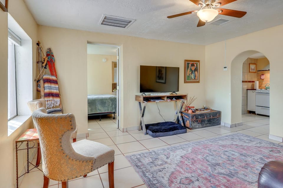Walk Downtown: Authentic Adobe Home in Las Cruces! House in Las Cruces