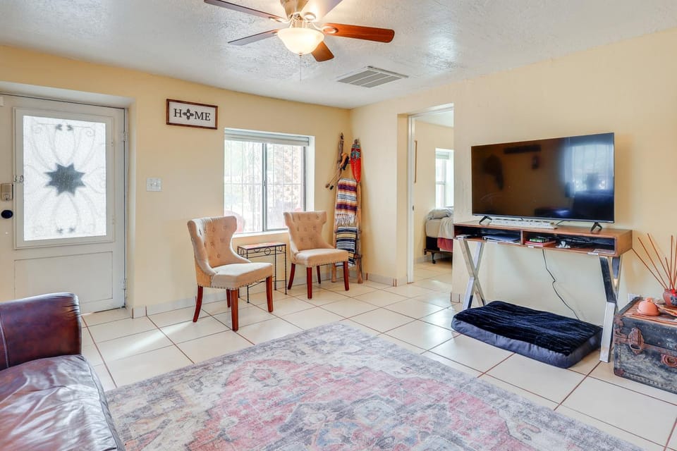 Walk Downtown: Authentic Adobe Home in Las Cruces! House in Las Cruces