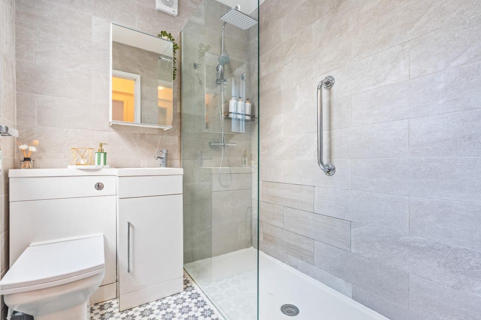 Shower, Toilet, Bathroom