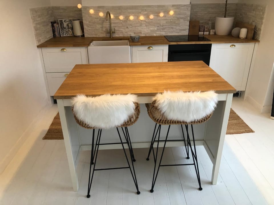 Entire Apartment in Pretty Coastal Village Apartment in England