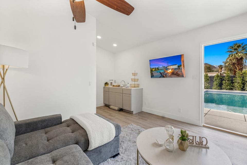 Casa Santa Rosa-Resort Pool & Spa, Fire Pit, BBQ, Ping Pong House in Palm Desert