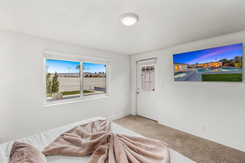 Casa Santa Rosa-Resort Pool & Spa, Fire Pit, BBQ, Ping Pong House in Palm Desert