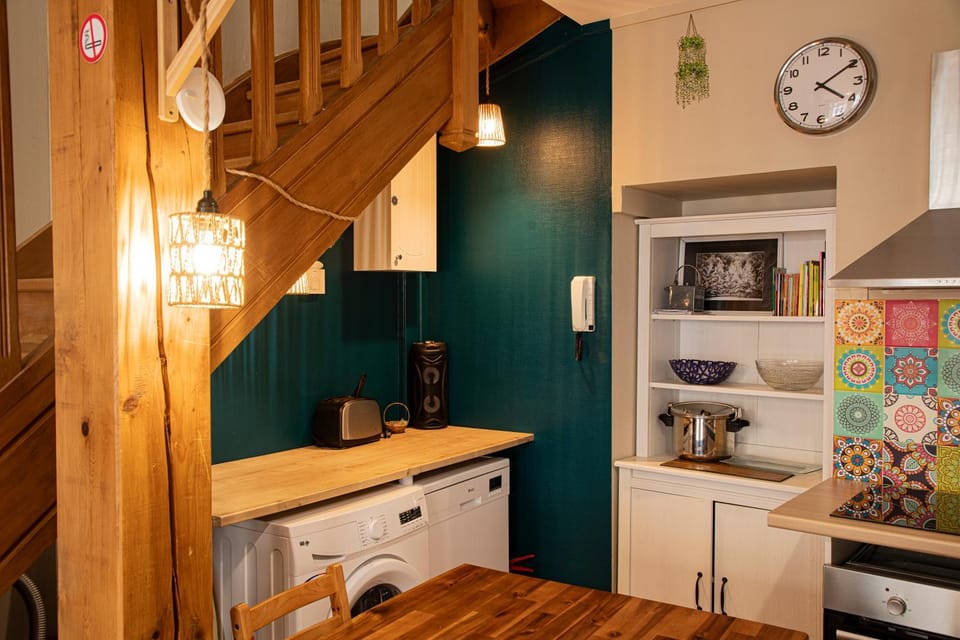 Kitchen or kitchenette, dishwasher, toaster, washing machine