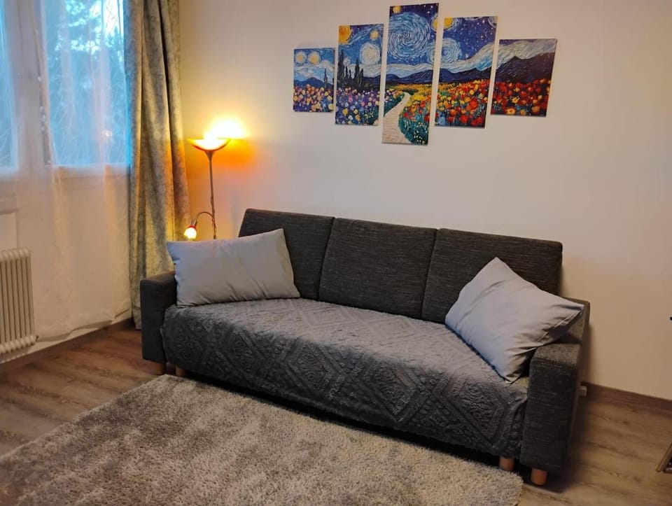 Bed, Living room, Seating area