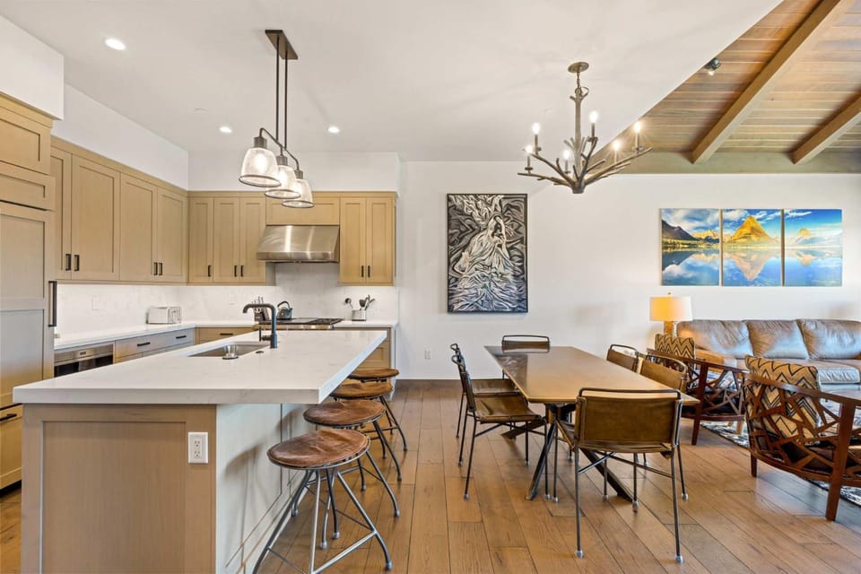Living room, Dining area
