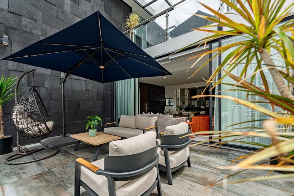 Friends and Family 2-Unit Combo, Rooftop City Views Apartment in Mexico City