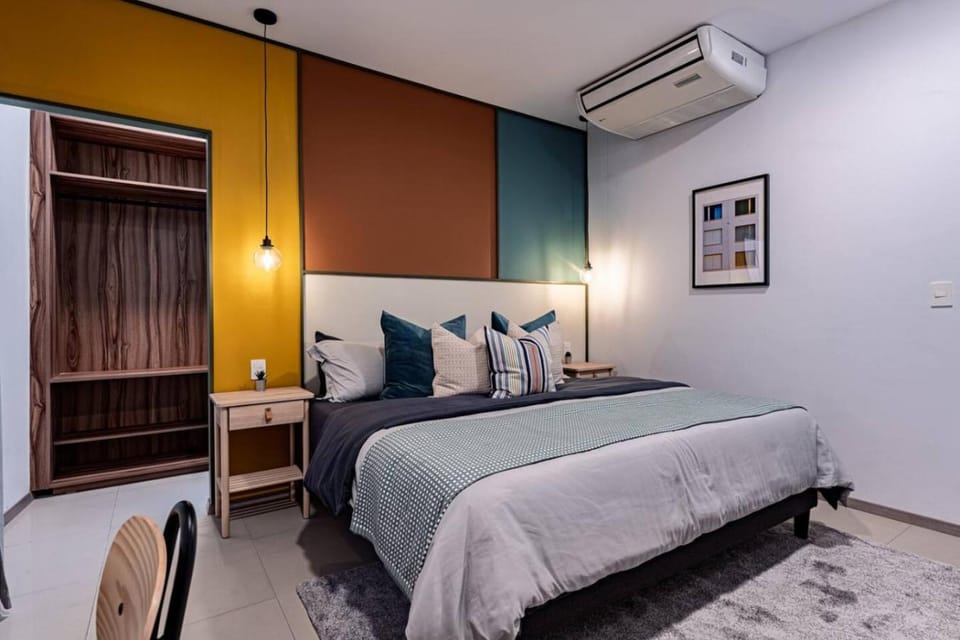 Luxury Roma Sur House with Rooftop Dining House in Mexico City