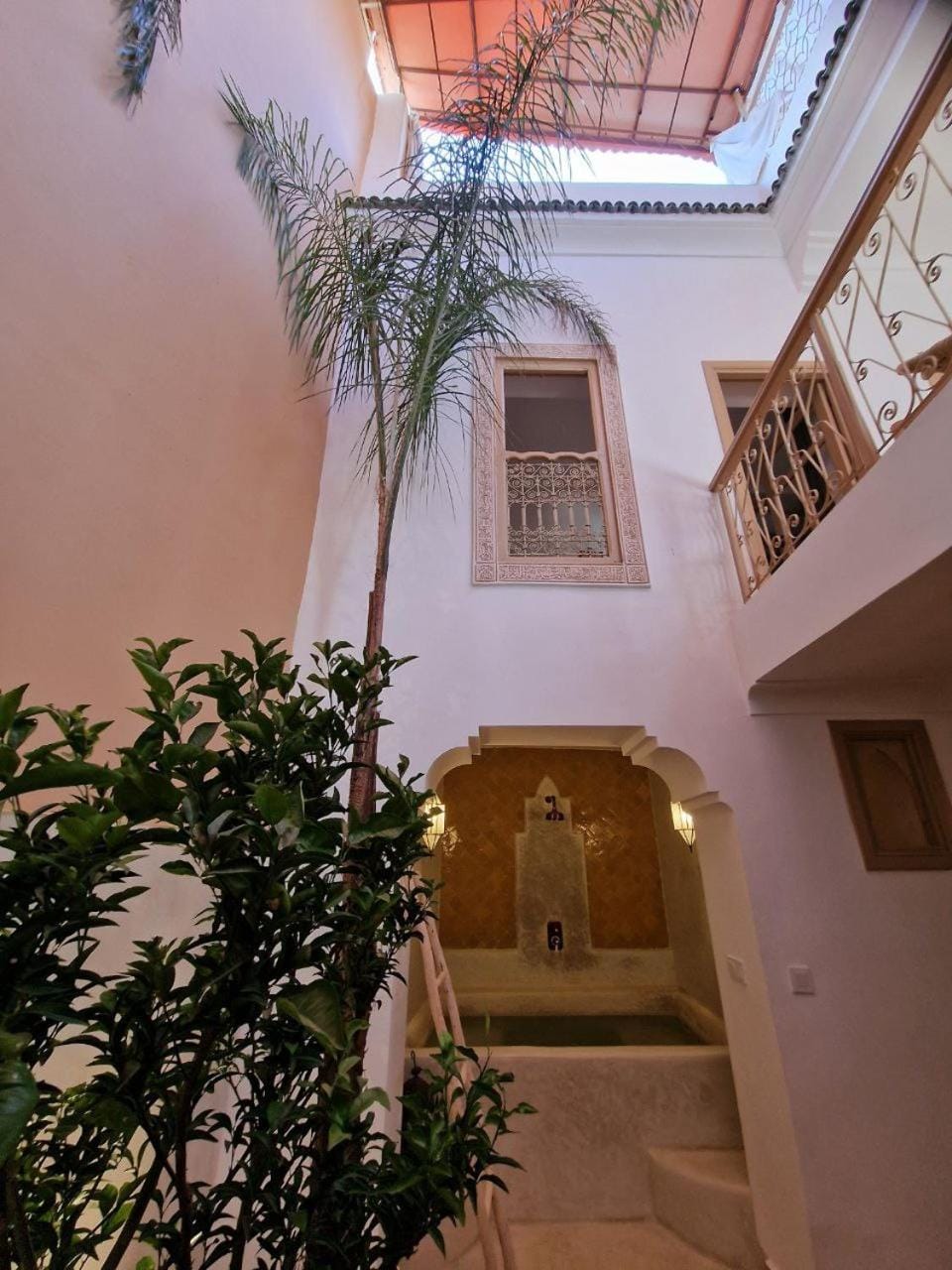 Property building, Patio, Decorative detail, Breakfast