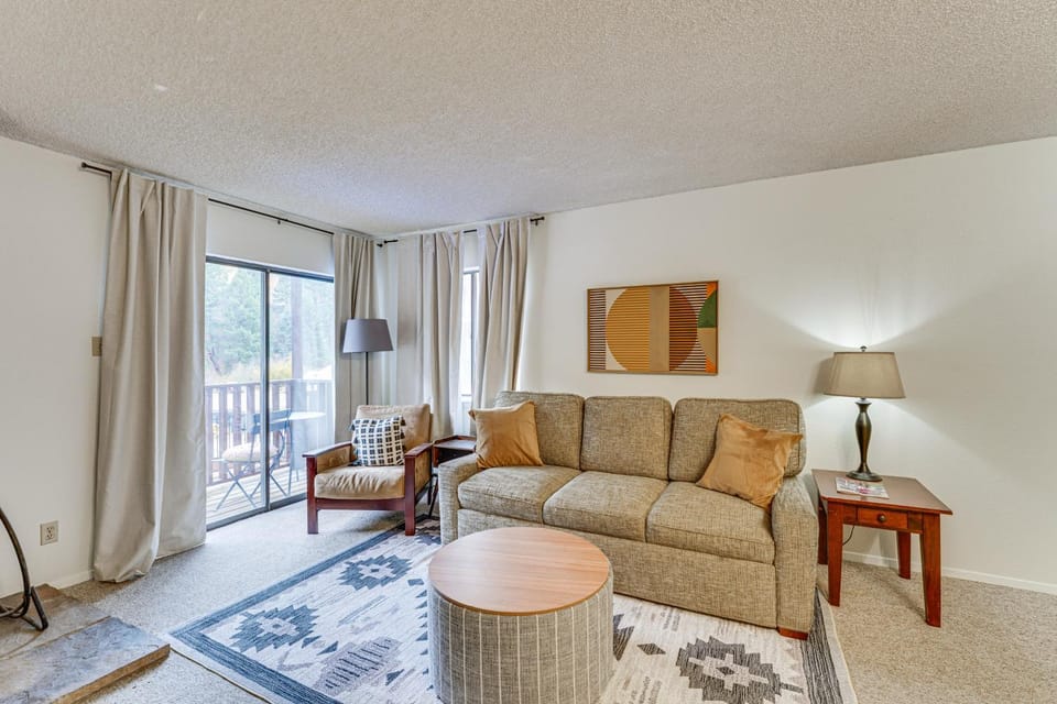 Ski-In/Ski-Out Main Street Condo: Newly Renovated House in Red River