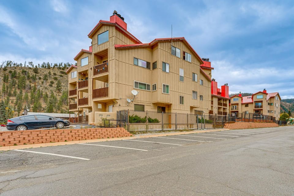 Ski-In/Ski-Out Main Street Condo: Newly Renovated House in Red River