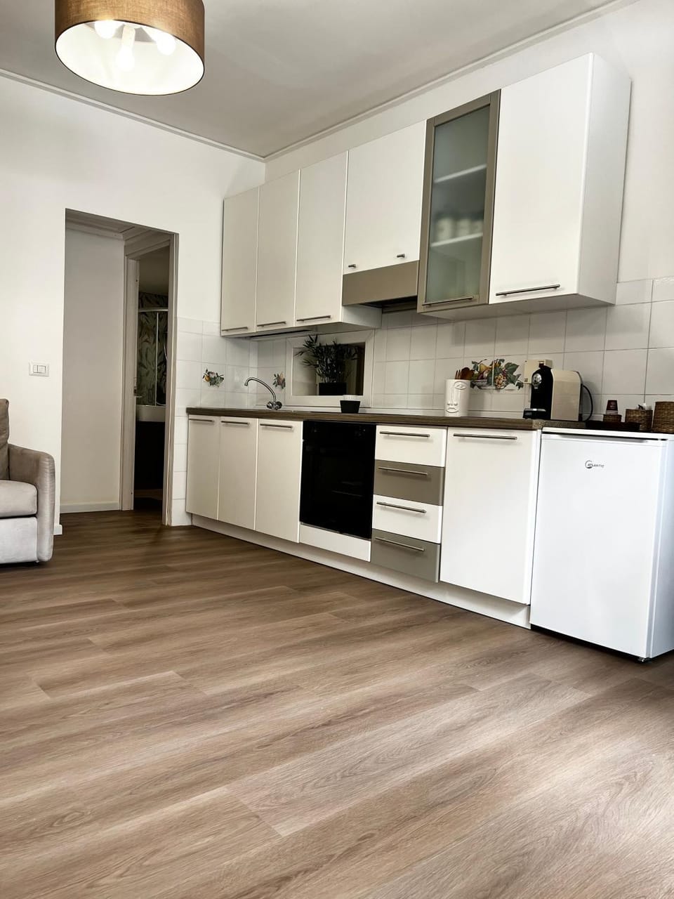 Kitchen or kitchenette, oven, stove