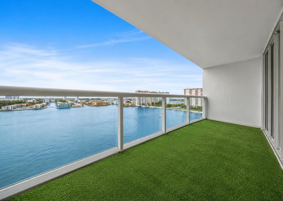 Modern 2 bd apartment in Sunny Isles Beach Apartment in Sunny Isles Beach