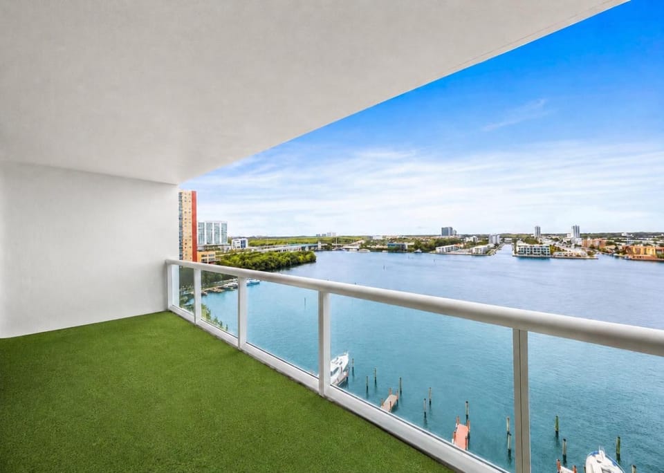 Modern 2 bd apartment in Sunny Isles Beach Apartment in Sunny Isles Beach