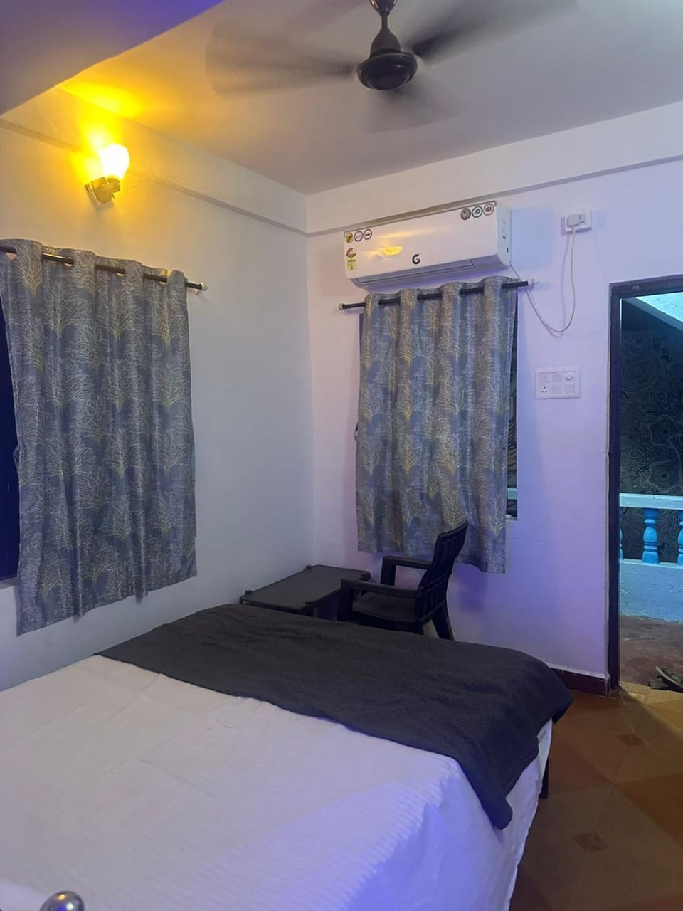 Bed, Photo of the whole room, Bedroom, air conditioner