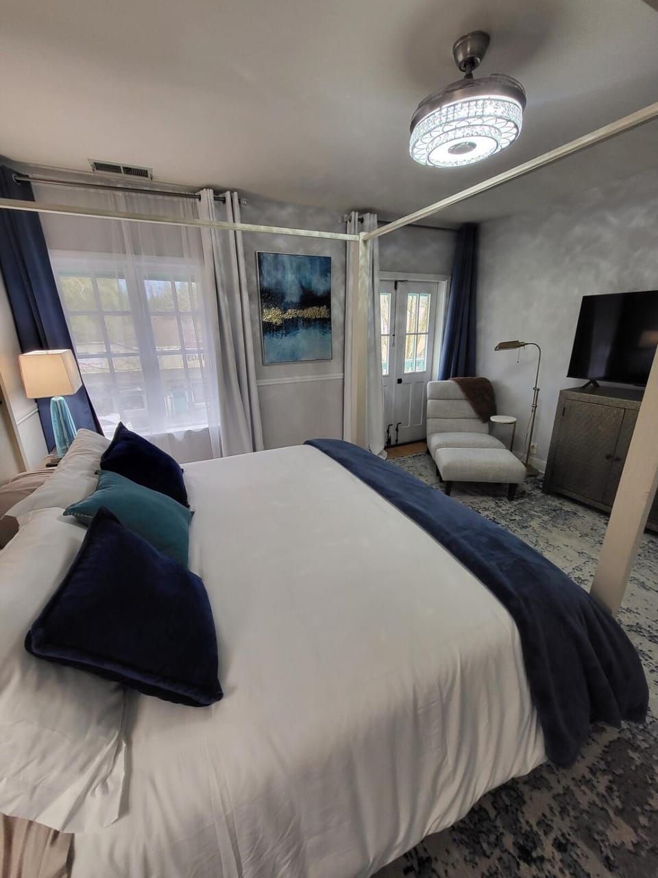 Photo of the whole room