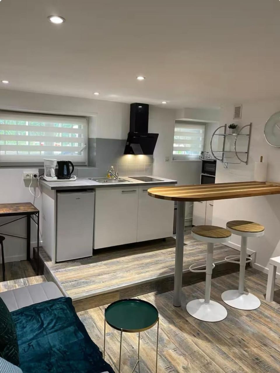 Kitchen or kitchenette, Dining area, stove, toaster