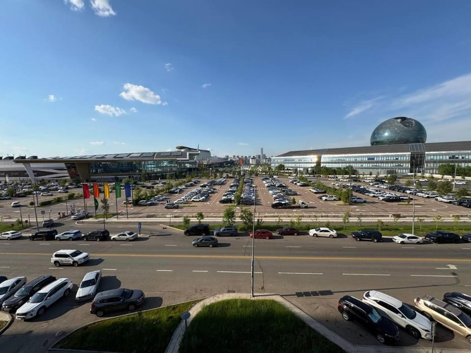 Day, Neighbourhood, Natural landscape, Bird's eye view, City view, Location, Parking