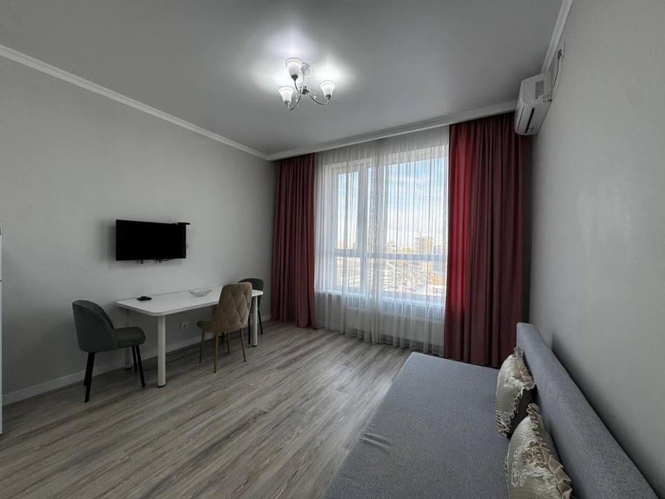 Communal lounge/ TV room, Bed, TV and multimedia, Living room, Photo of the whole room, Seating area, Evening entertainment, Bedroom
