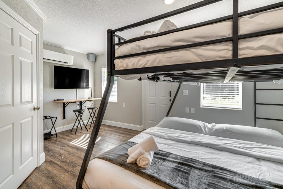 Angler’s Dream: Studio 2 Mi to 7 Sisters Springs! Apartment in Florida