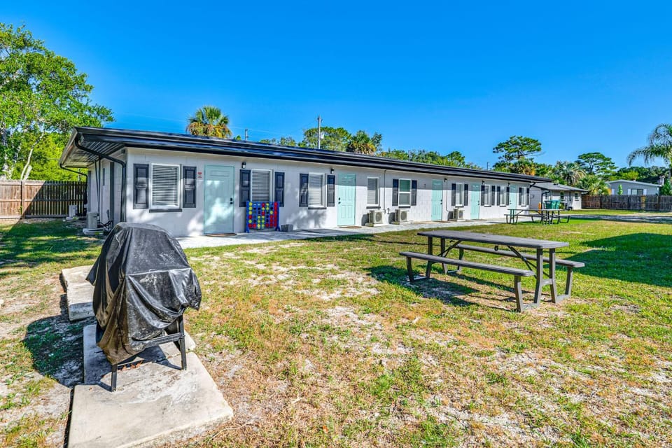 2 Mi to Chassahowitzka River! Cozy Resort Studio Apartment in Florida
