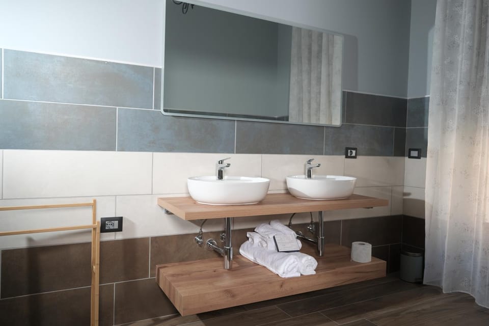 Bathroom, towels