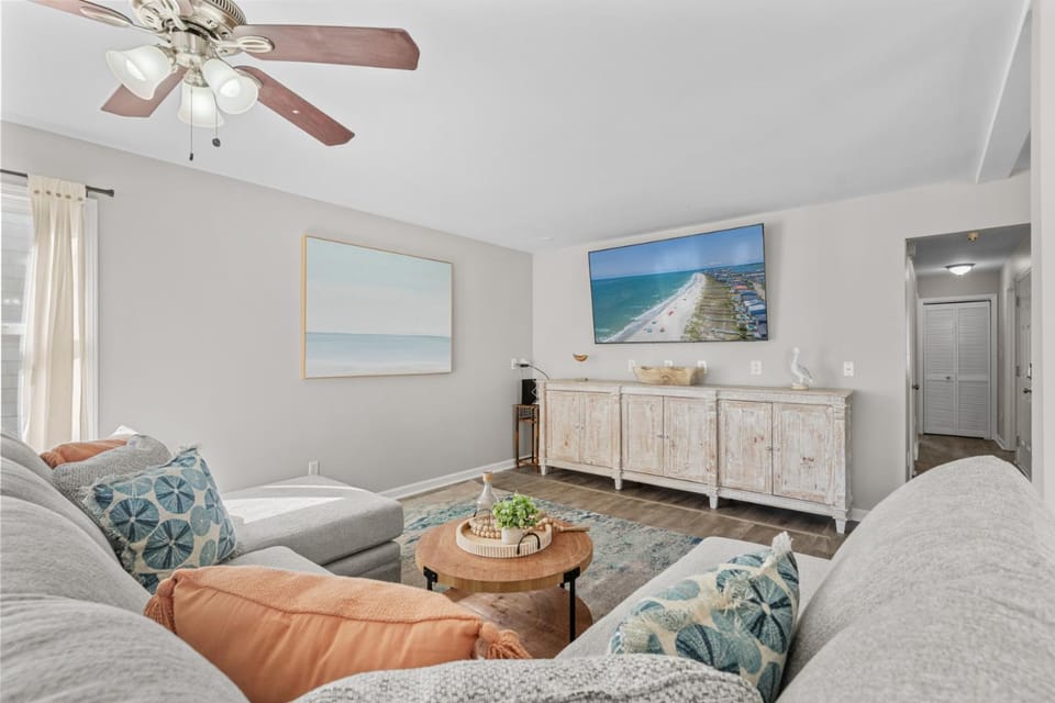 Tides Like These - Gorgeous 6 Bedroom Elite Beach Home! Pet Friendly! House in Garden City