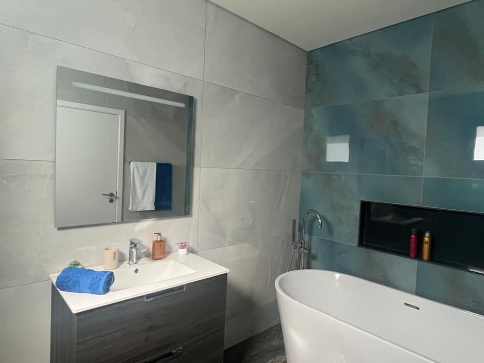 Bathroom, Bath