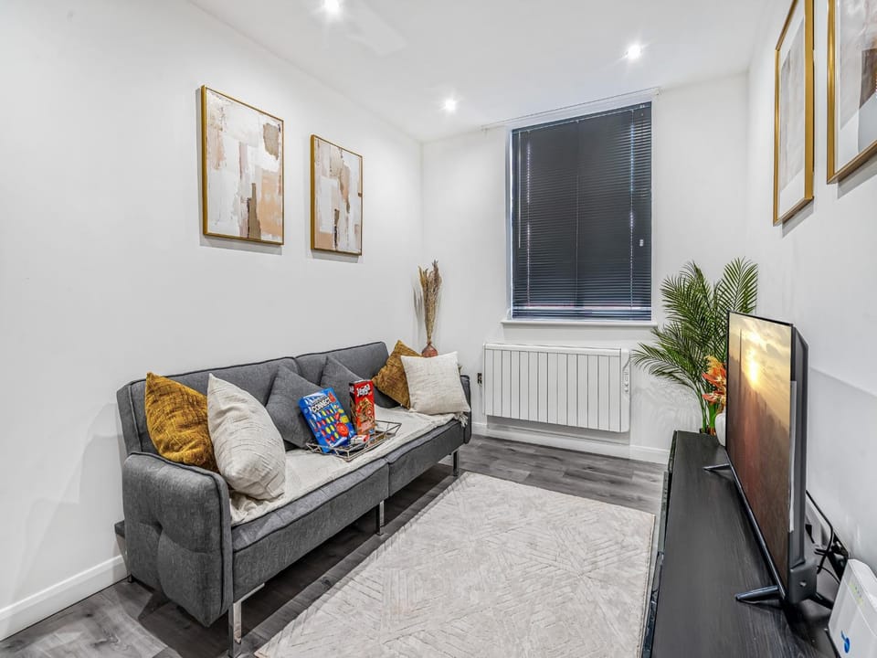 TV and multimedia, Living room, Seating area, Evening entertainment, internet