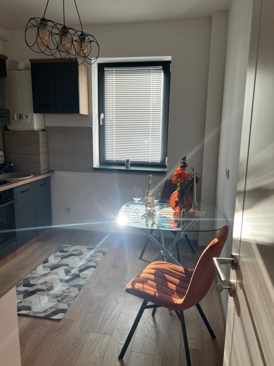 Kitchen or kitchenette, Living room, Seating area, Dining area