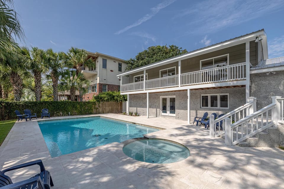 4203 Tenth Street House in Saint Simons Island