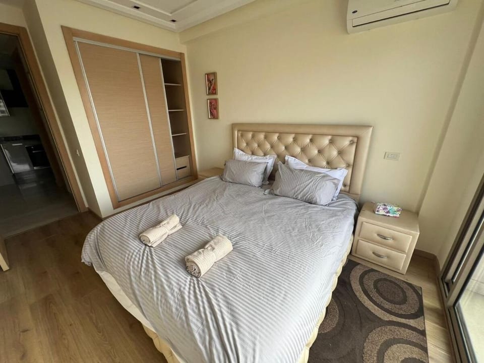 Bed, Bedroom, towels, wardrobe