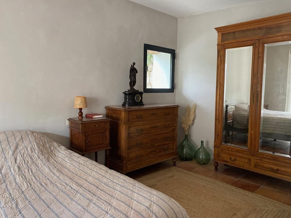 Bed, Photo of the whole room, Bedroom, wardrobe