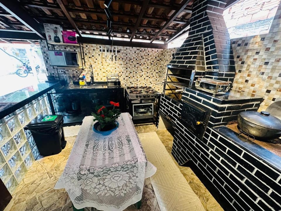 Kitchen or kitchenette, Seating area