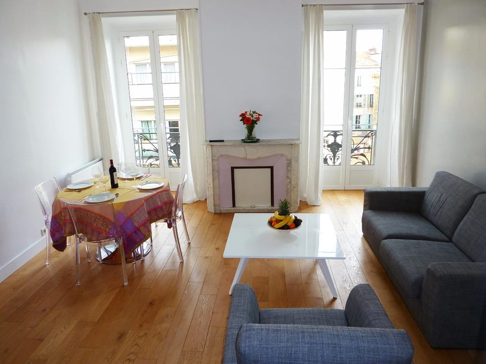 Living room, Dining area