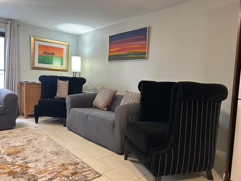 New 4 stars Large prime city center 2 bed 2 bath duplex apartment with free secure parking Apartment in Belfast