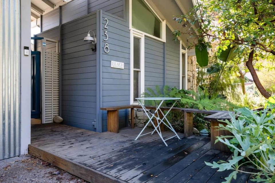 Aptos Coastal Studio Walk to Beach and Private Patio House in Rio Del Mar