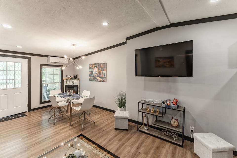 TV and multimedia, Living room, Dining area