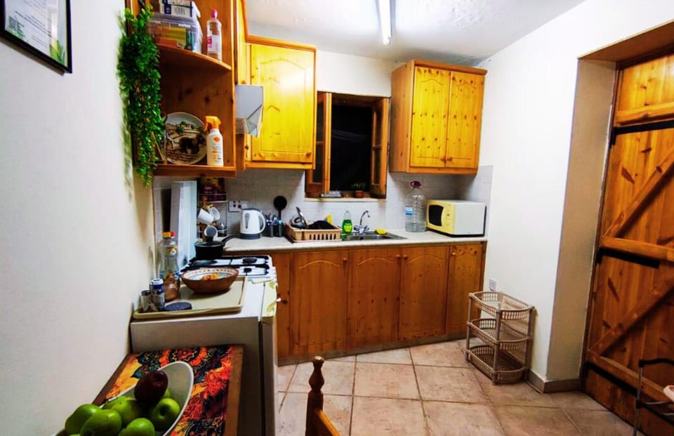 Coffee/tea facilities, Kitchen or kitchenette, Communal kitchen, kitchen