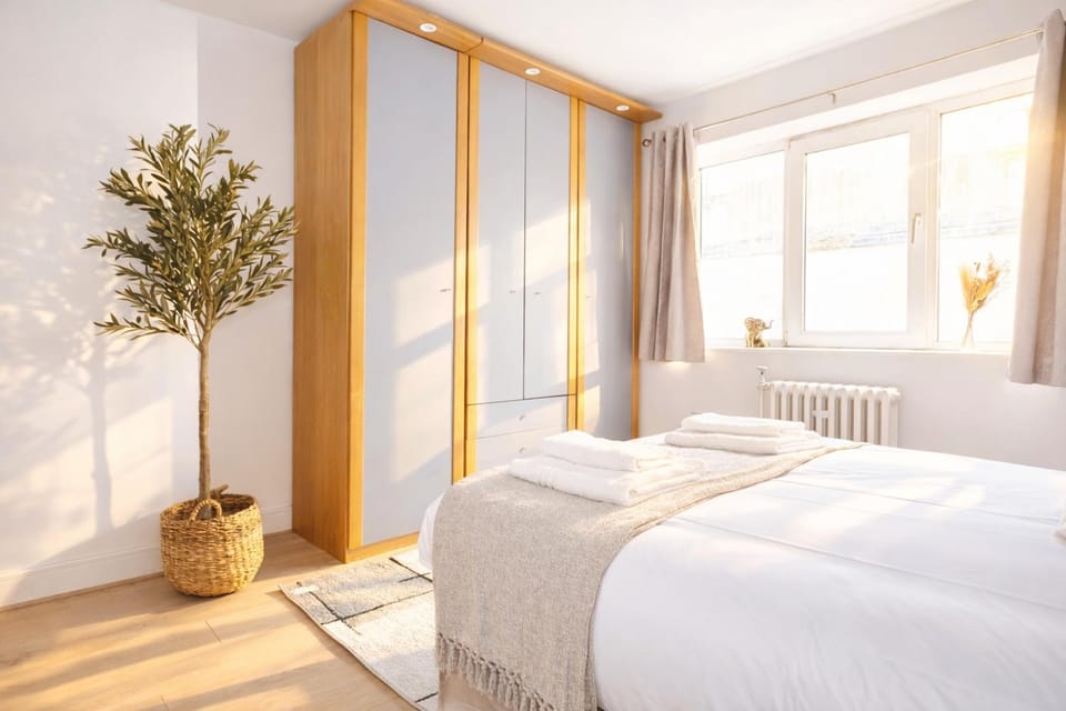 Bedroom, wardrobe