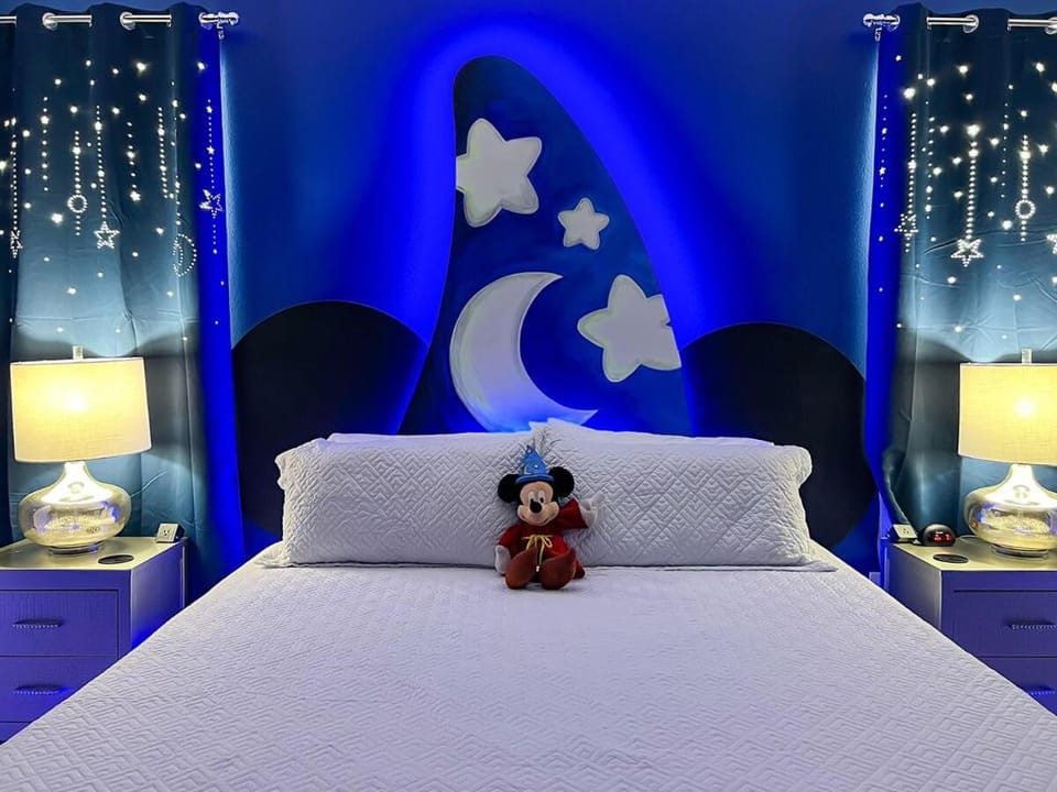 Mickey's Mansion Luxury Themed Pool Home, Arcade, Theater Villa in Four Corners