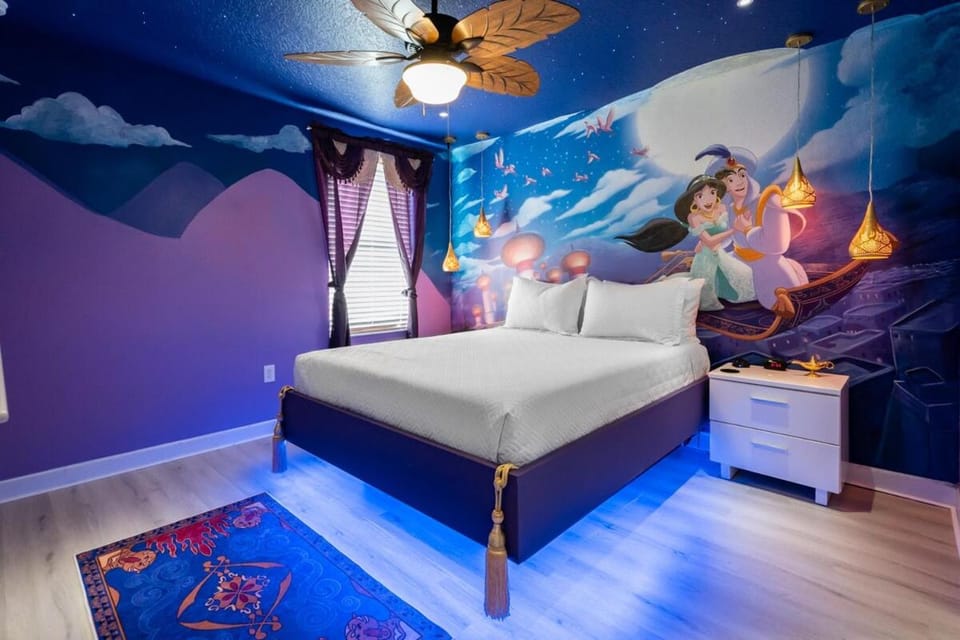 Mickey's Mansion Luxury Themed Pool Home, Arcade, Theater Villa in Four Corners