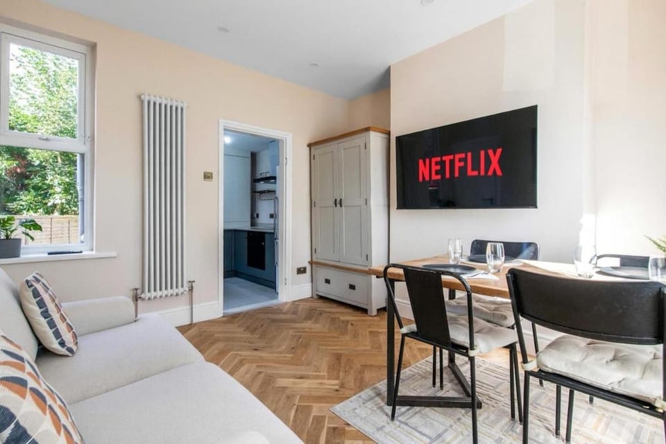 Lyme Villa - Near QMC & University of Nottingham House in Nottingham