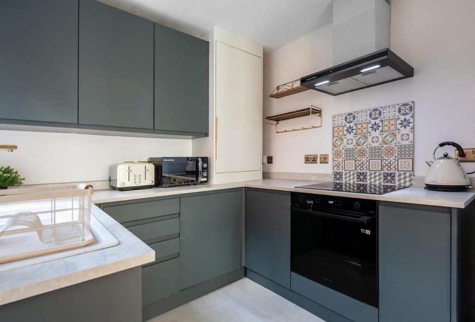 Coffee/tea facilities, Kitchen or kitchenette, dishwasher, minibar, oven, toaster