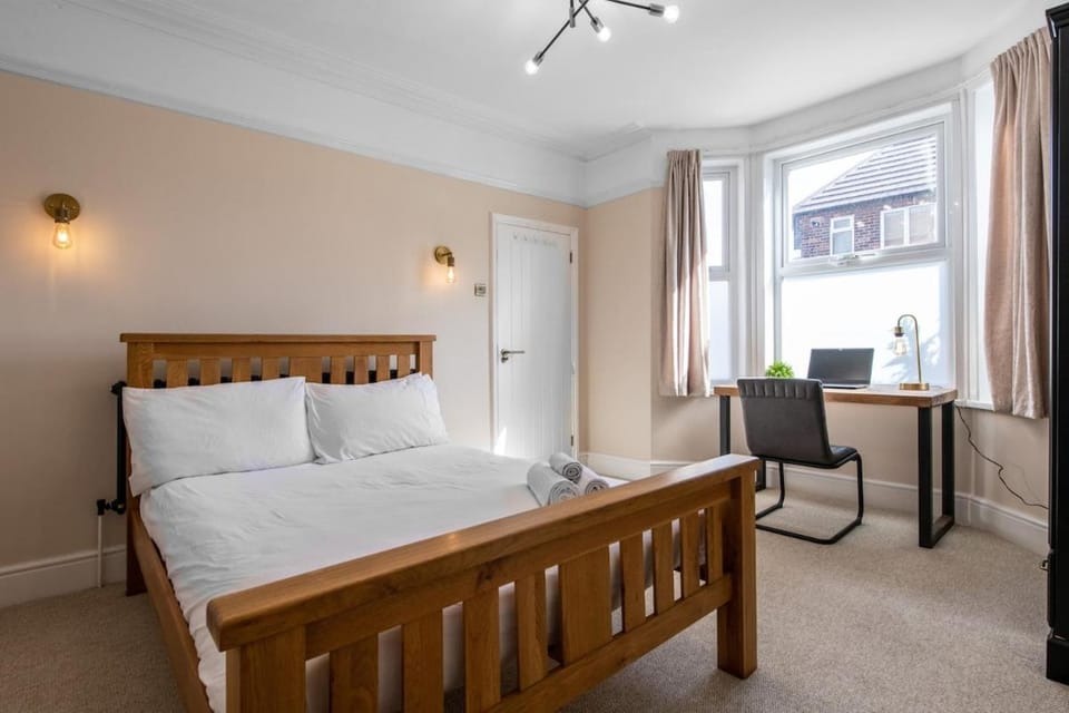 Lyme Villa - Near QMC & University of Nottingham House in Nottingham