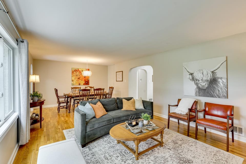 Topeka Farmhouse Hideaway: 5 Mi to Downtown! House in Topeka