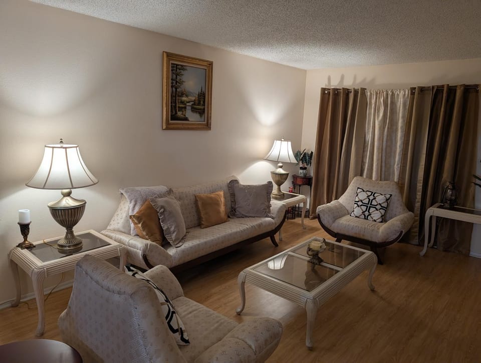 Living room, Seating area